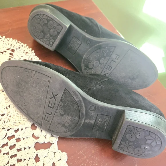 Jessica Cline Black Suede Low Heel Loafers - Picture 4 of 7